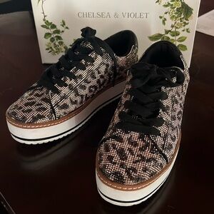 Chelsea and Violet Leopard print sneakers woman 7.5.